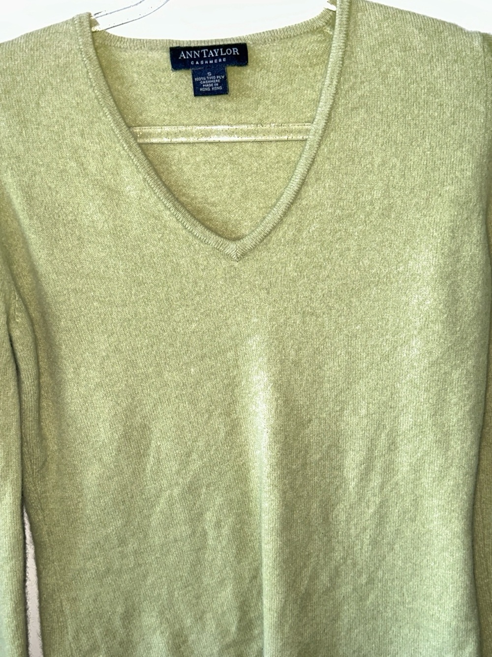 Ann Taylor 100% cashmere Linen-Blend V-Neck Sweater in Light Green - Picture 4 of 7